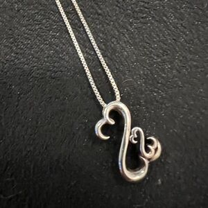 Elegant Silver Pendant Necklace